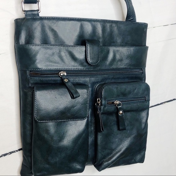 Ili | Dark Green Crossobody - Picture 3 of 5